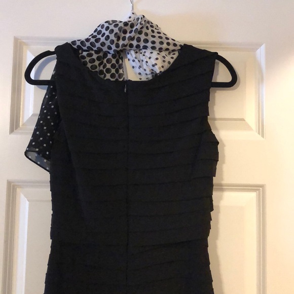 Black dress - Picture 3 of 4